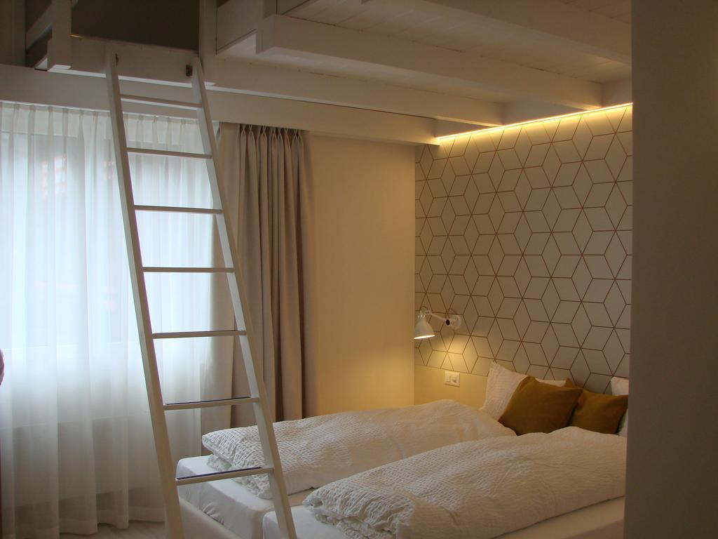 Hotel Restaurant Flaschen Albinen Zimmer foto