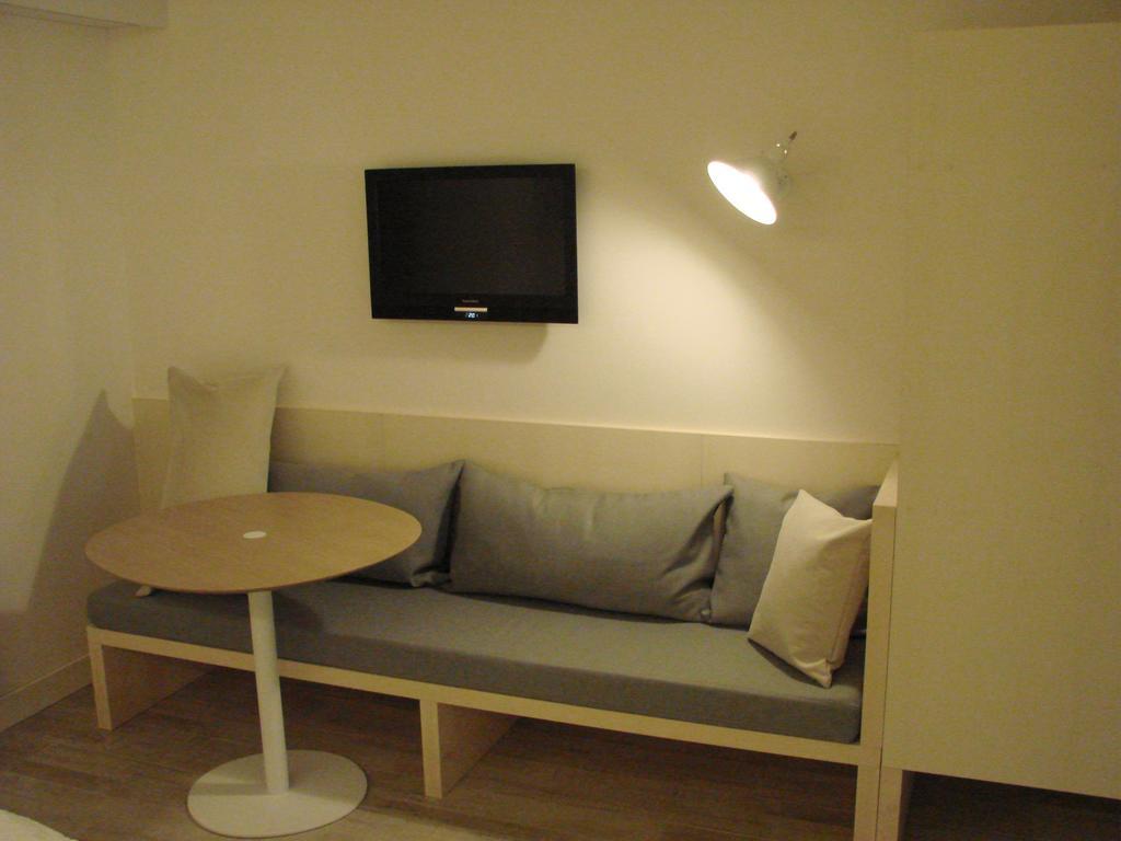 Hotel Restaurant Flaschen Albinen Zimmer foto