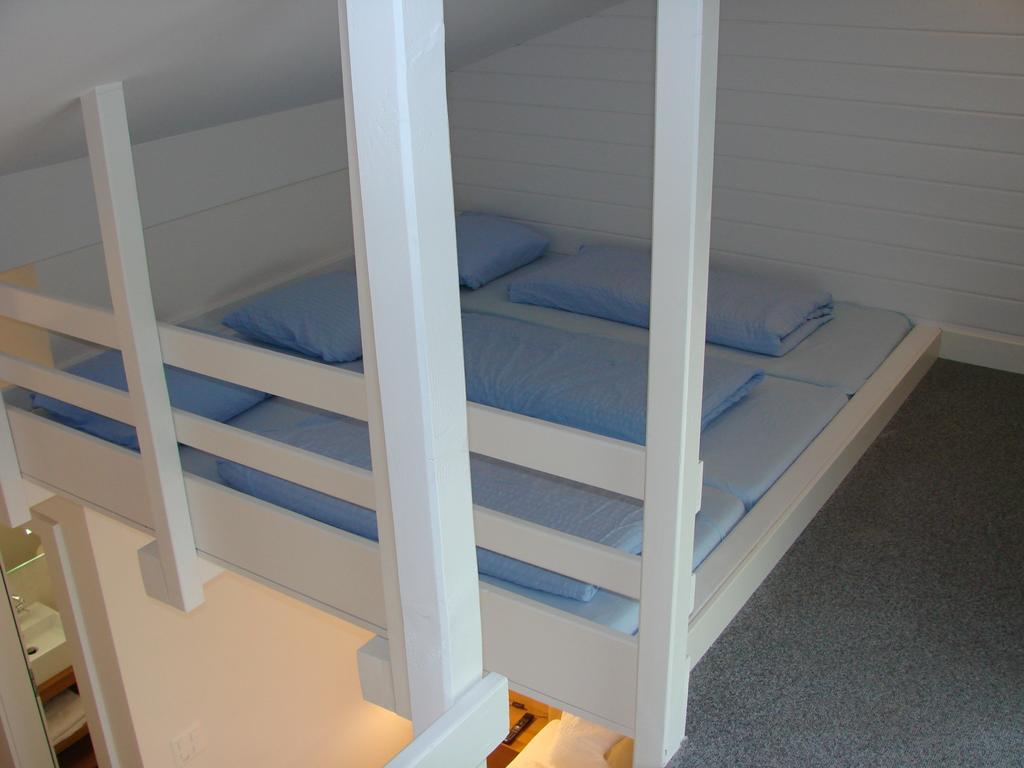 Hotel Restaurant Flaschen Albinen Zimmer foto